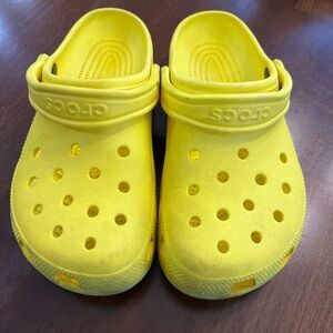 Yellow crocs clean